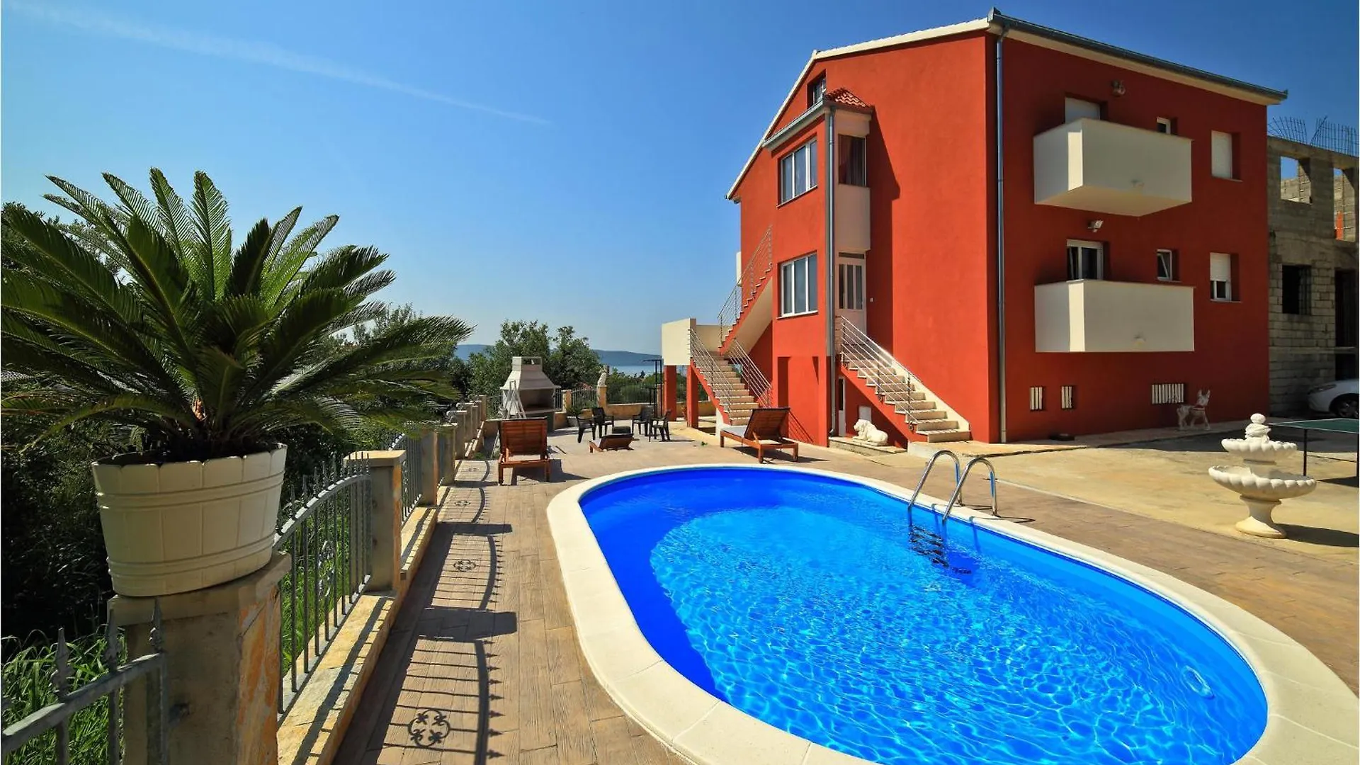 2 Bedroom Lovely Apartment In Kastel Gomilica Kastela