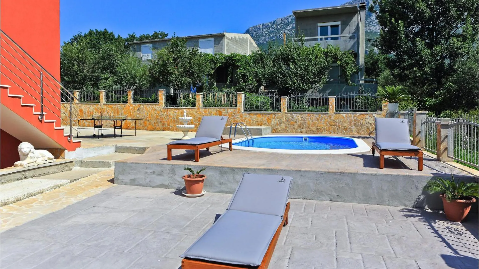 2 Bedroom Lovely Apartment In Kastel Gomilica Kastela