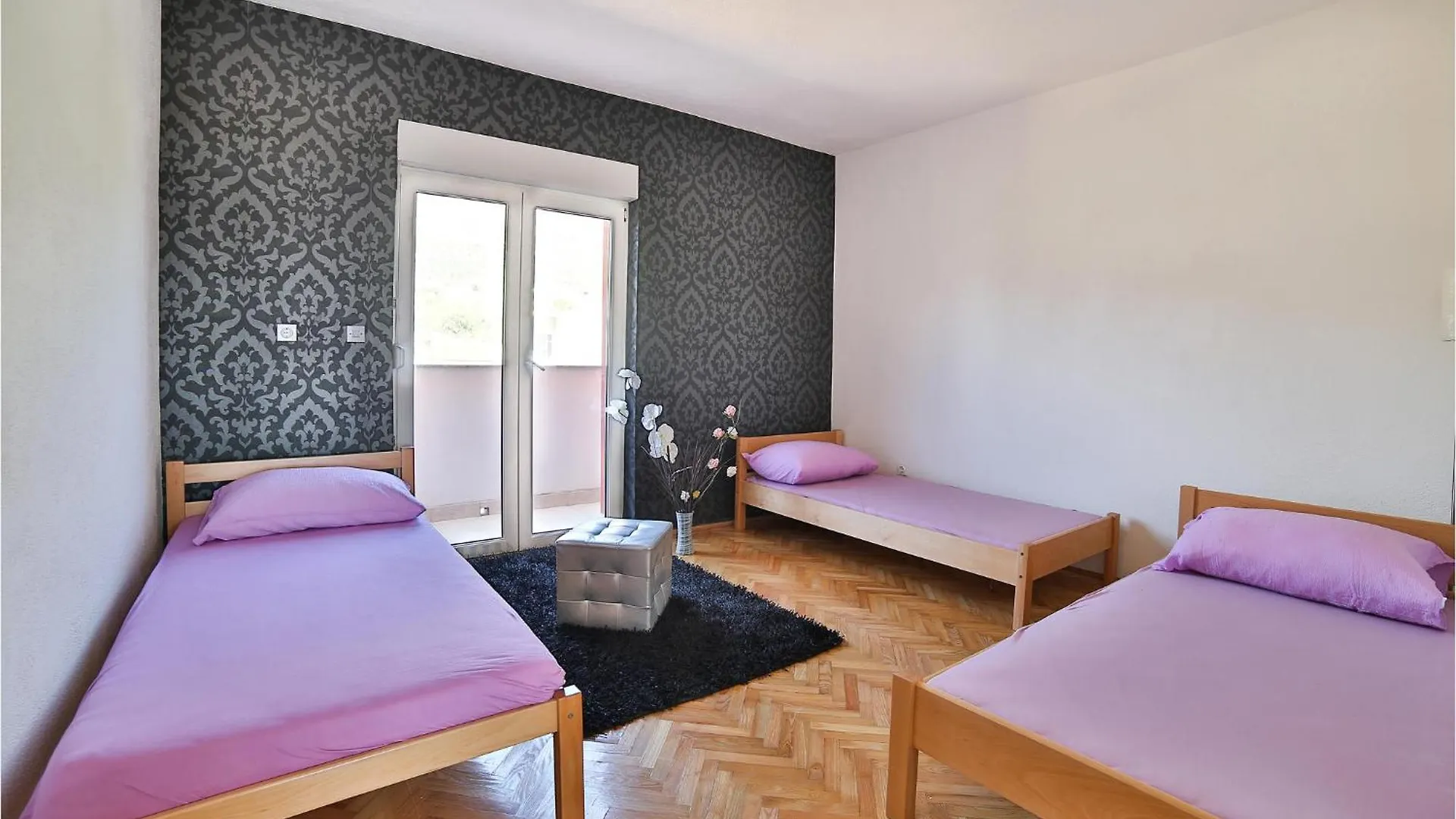 2 Bedroom Lovely Apartment In Kastel Gomilica Kastela